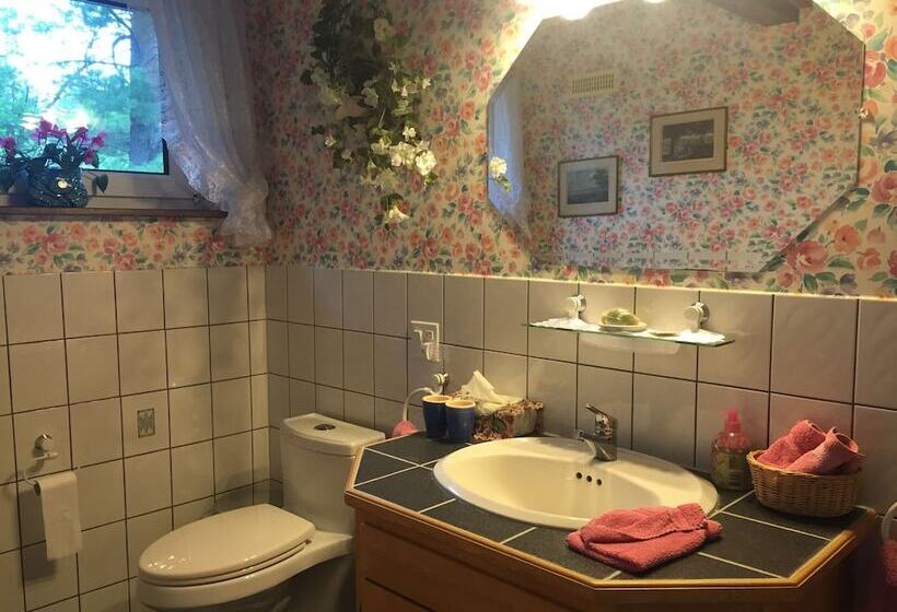 جناح مطلّ علي الحديقة, Chalet Rosemarie