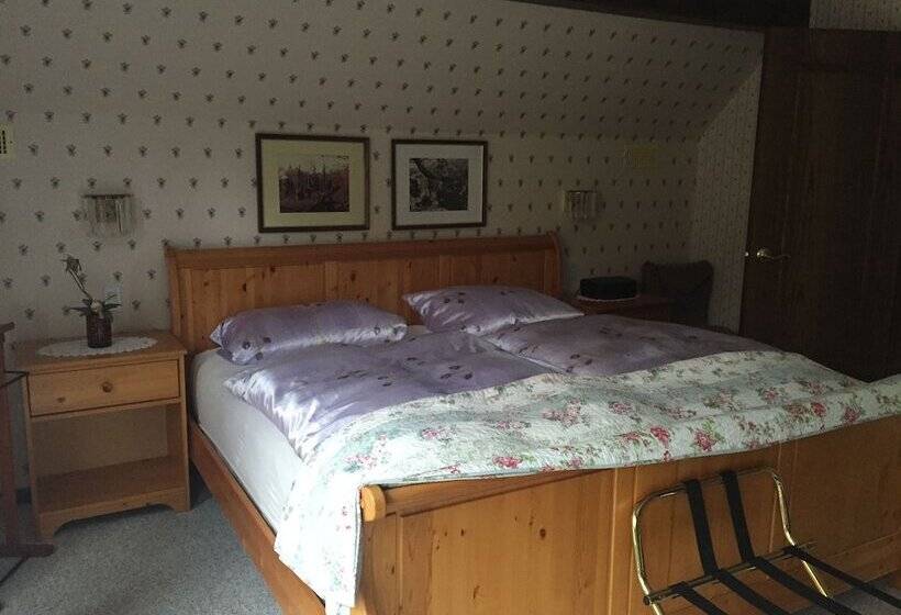 جناح مطلّ علي الحديقة, Chalet Rosemarie