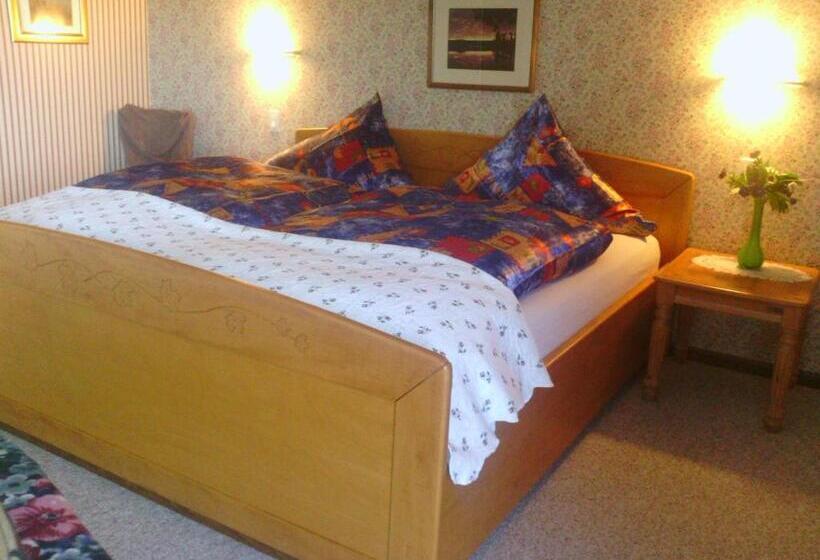 جناح مطلّ علي الحديقة, Chalet Rosemarie