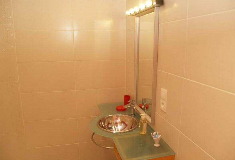 ガーデンビュースタンダードルーム, Les Jardins De La Grange