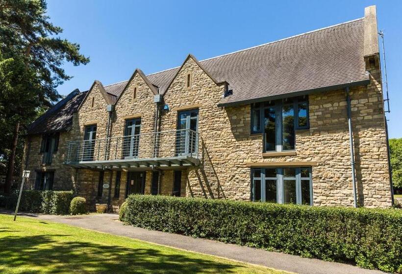 غرفة قياسية, Middle Aston House