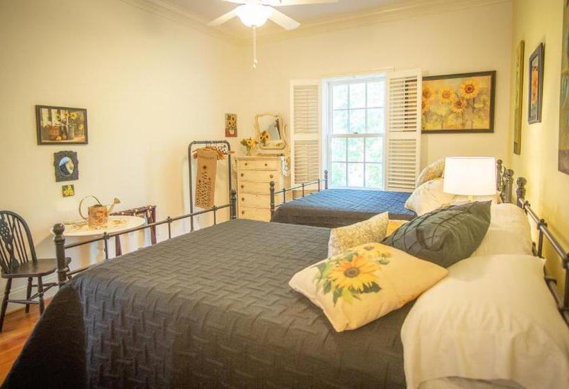 Четырехместный Номер Стандарт, Hill Of Content B&b