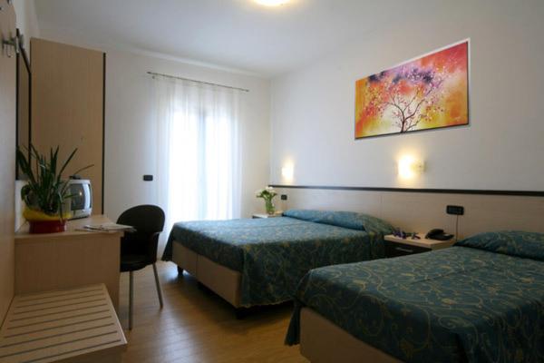 חדר קומפורט לשלושה, Al Fogo