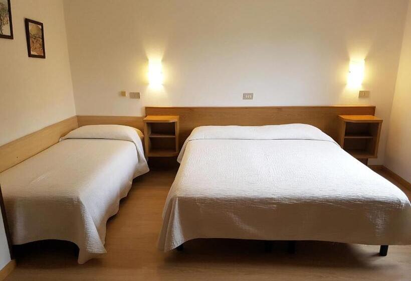 חדר סטנדרט לשלושה, Albergo Miralaghi