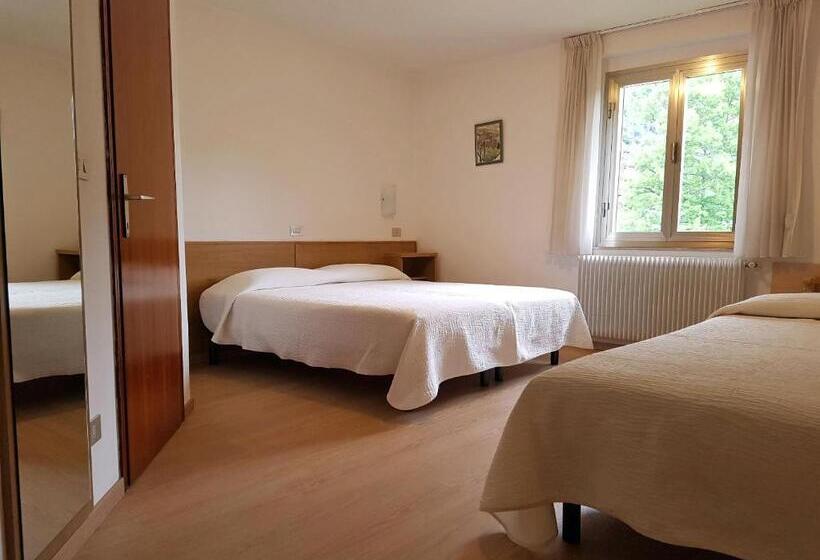 חדר סטנדרט לשלושה, Albergo Miralaghi