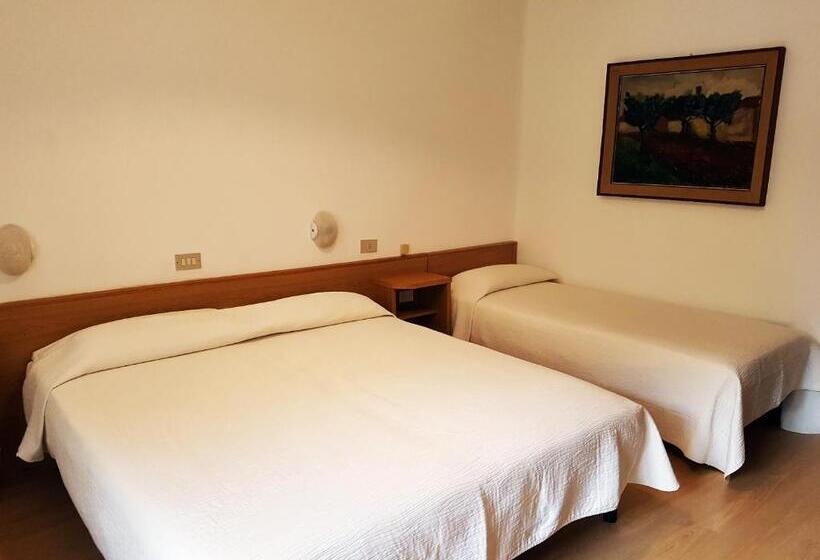 חדר קלאסי לארבעה, Albergo Miralaghi