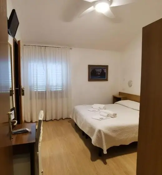 スタンダードシングルルーム, Albergo Miralaghi