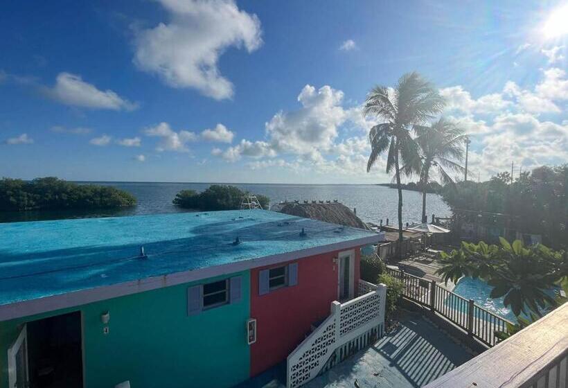 غرفة قياسية مطلّة علي البحر مزوَّدة بشُرفة, Conch Key Fishing Lodge & Marina