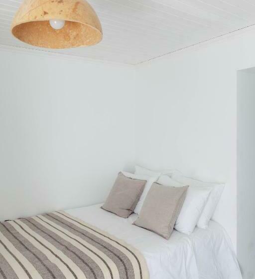 غرفة قياسية مطلّة علي الحديقة, Cucumbi