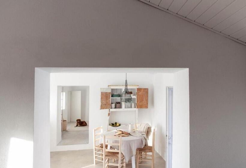 جناح ديلوكس, Cucumbi