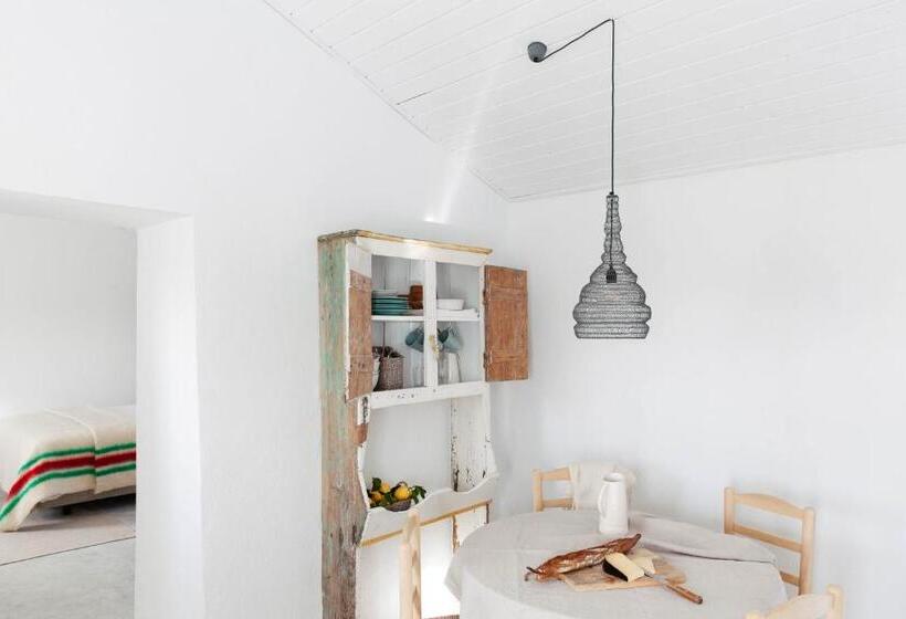 جناح ديلوكس, Cucumbi