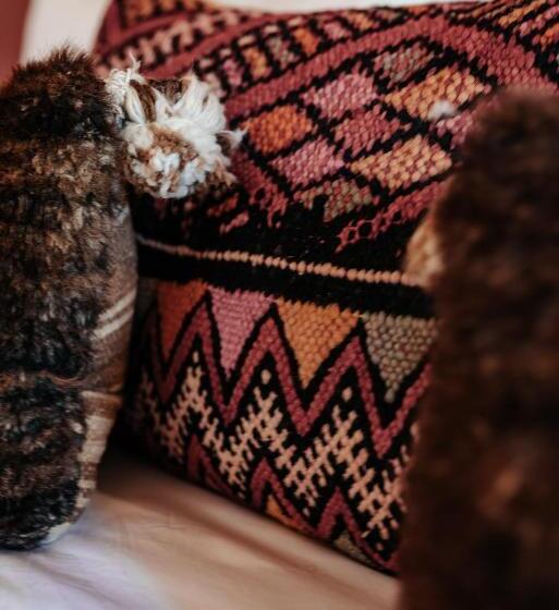 اتاق لوکس, Domaine De Tameslohte