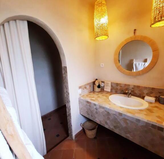 اتاق سوپریور, Domaine De Tameslohte