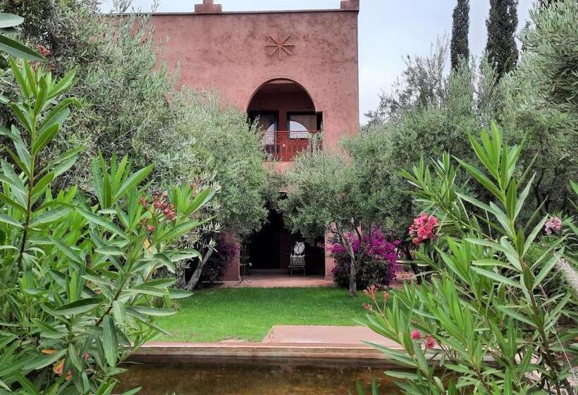 اتاق خانوادگی, Domaine De Tameslohte