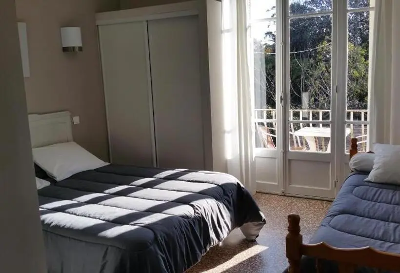 Standard Triple Room with Terrace, Hôtel Restaurant Les Chasseurs