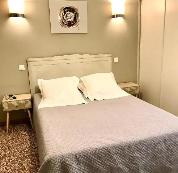 Standard Triple Room with Terrace, Hôtel Restaurant Les Chasseurs