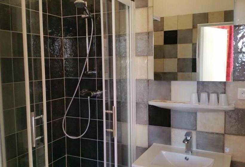 4인용 스탠다드 룸, Hôtel Restaurant Les Chasseurs