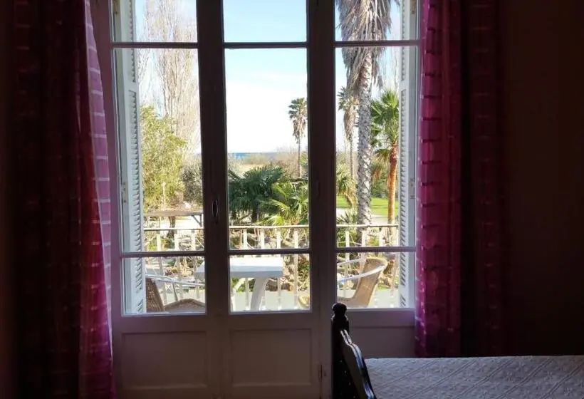 Standard Quadruple Room, Hôtel Restaurant Les Chasseurs