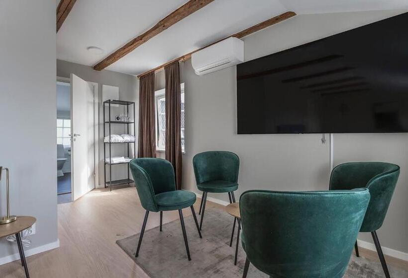 غرفة قياسية, L Mavi