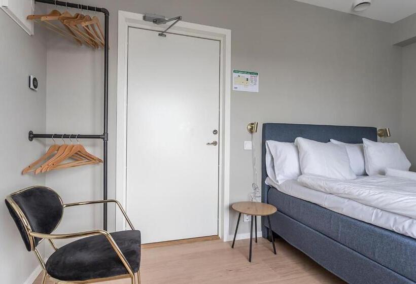 غرفة قياسية مطلّة علي البحر, L Mavi