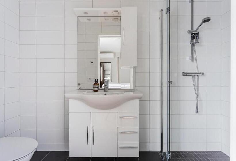 غرفة قياسية مطلّة علي البحر, L Mavi