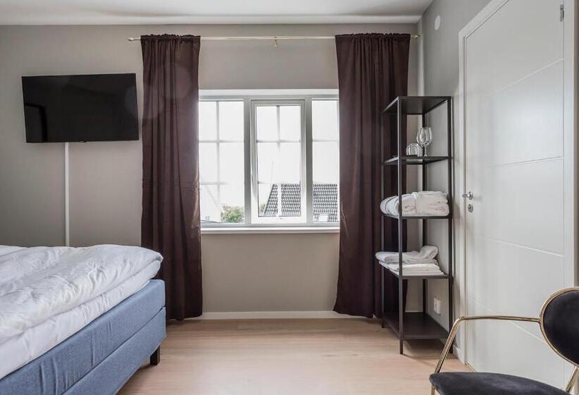 غرفة قياسية مطلّة علي البحر, L Mavi