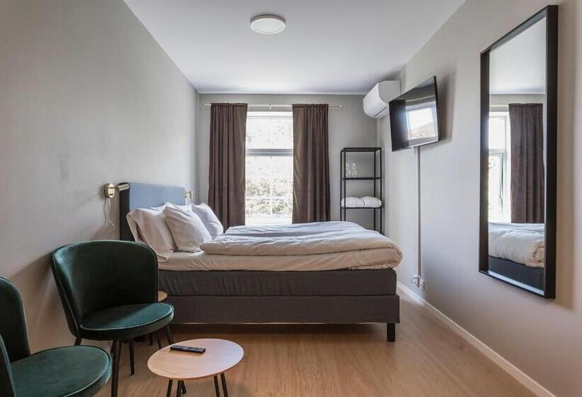 غرفة قياسية, L Mavi