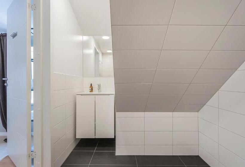 غرفة قياسية مطلّة علي البحر, L Mavi