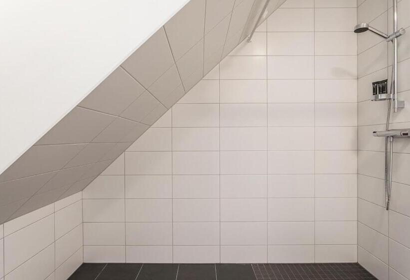 غرفة قياسية مطلّة علي البحر, L Mavi