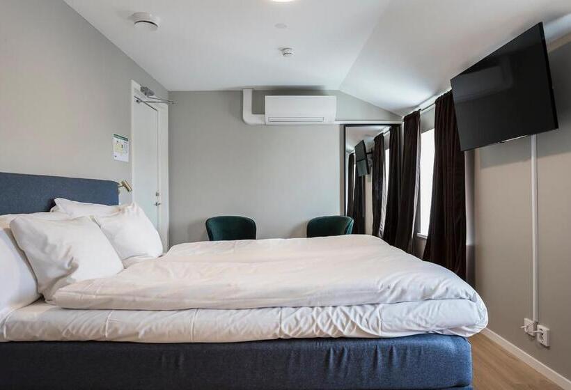 غرفة قياسية مطلّة علي البحر, L Mavi