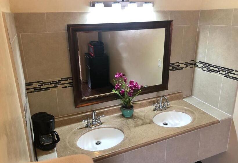 带2个双人床的标准工作室, Mount N Lake Motel