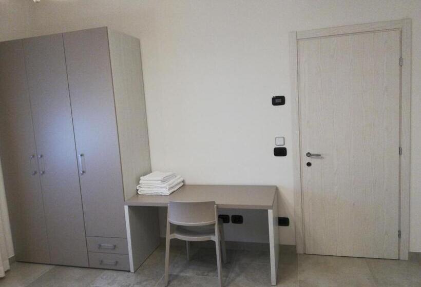 이코노미 룸, Borgo Barucchella