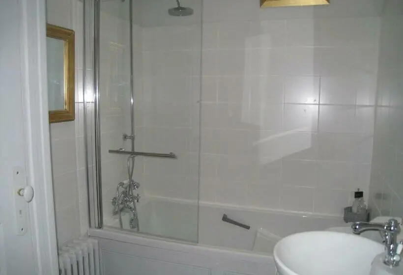 スタンダードルーム, Chambres D Hotes Spa Château D Omiécourt
