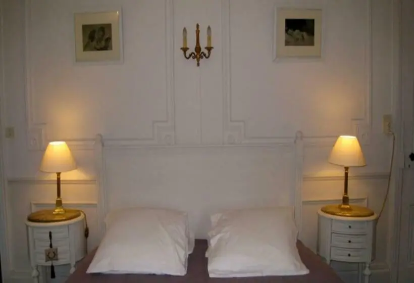 スーペリアールーム, Chambres D Hotes Spa Château D Omiécourt