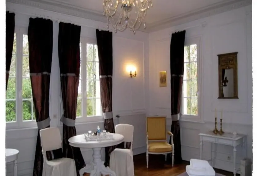 スーペリアールーム, Chambres D Hotes Spa Château D Omiécourt