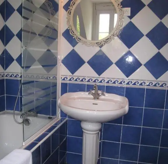 スタンダード４人部屋, Chambres D Hotes Spa Château D Omiécourt