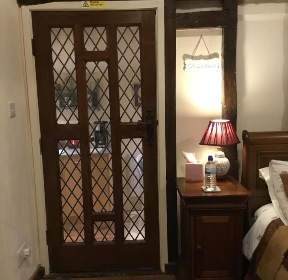 Хижина, Ivy Todd Cottage