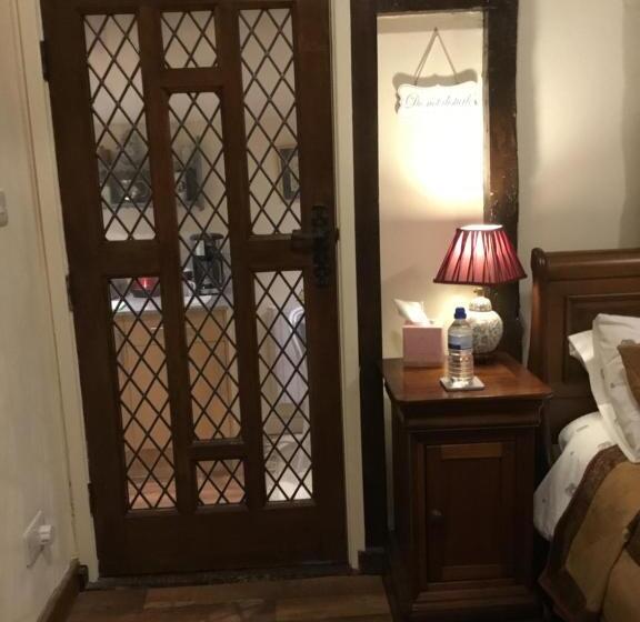 Хижина, Ivy Todd Cottage