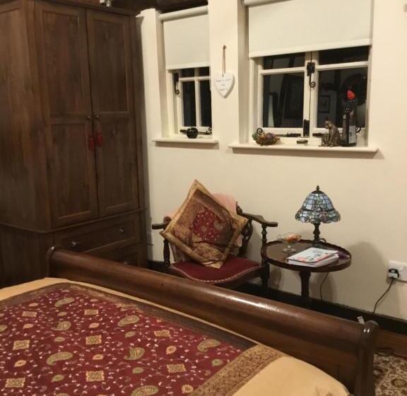 Хижина, Ivy Todd Cottage