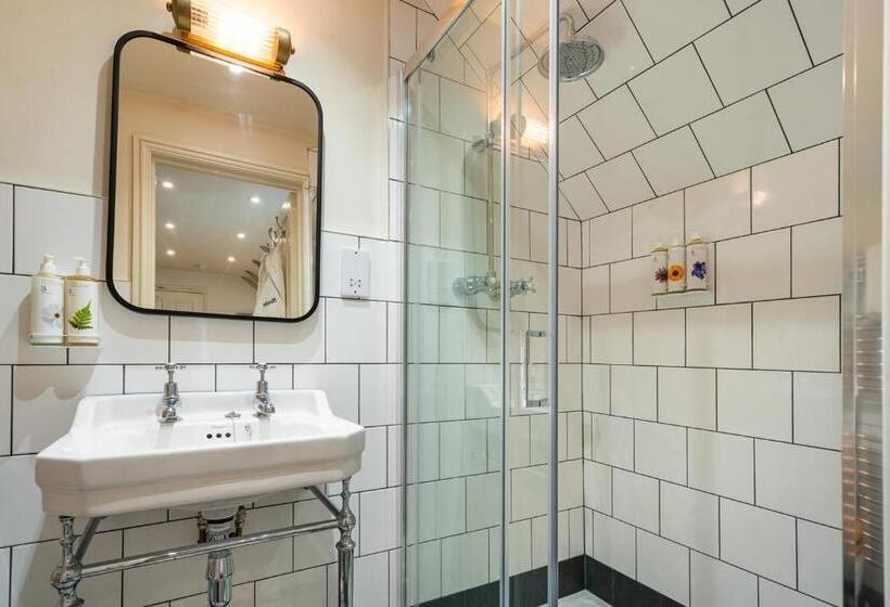 غرفة كلاسيكية, The Hoste And The Vine House Hotels