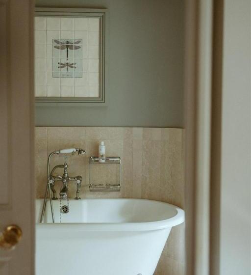 منزل غرفة نوم واحدة, The Hoste And The Vine House Hotels