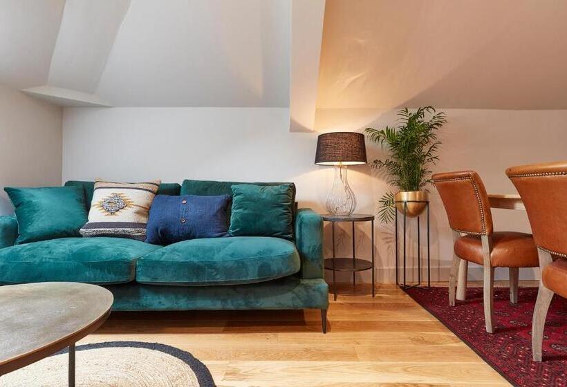 شقة غرفتين, The Hoste And The Vine House Hotels