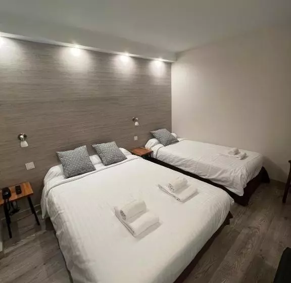 اتاق استاندارد سه نفره, Au Bec Fin Hôtel