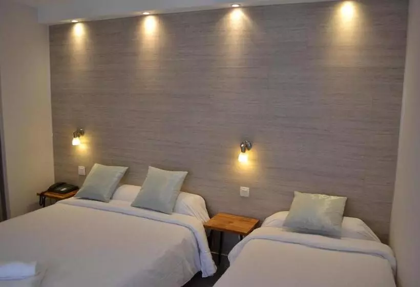 اتاق استاندارد سه نفره, Au Bec Fin Hôtel