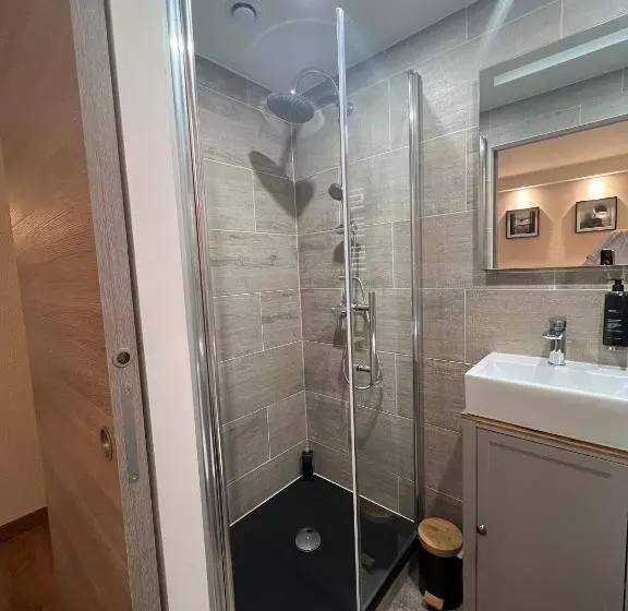 اتاق سوپریور, Au Bec Fin Hôtel