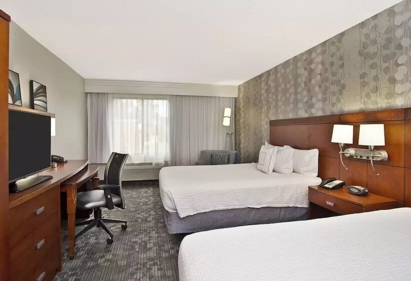 ２ダブルベッドのスタンダードルーム, Courtyard By Marriott Gulfport Beachfront