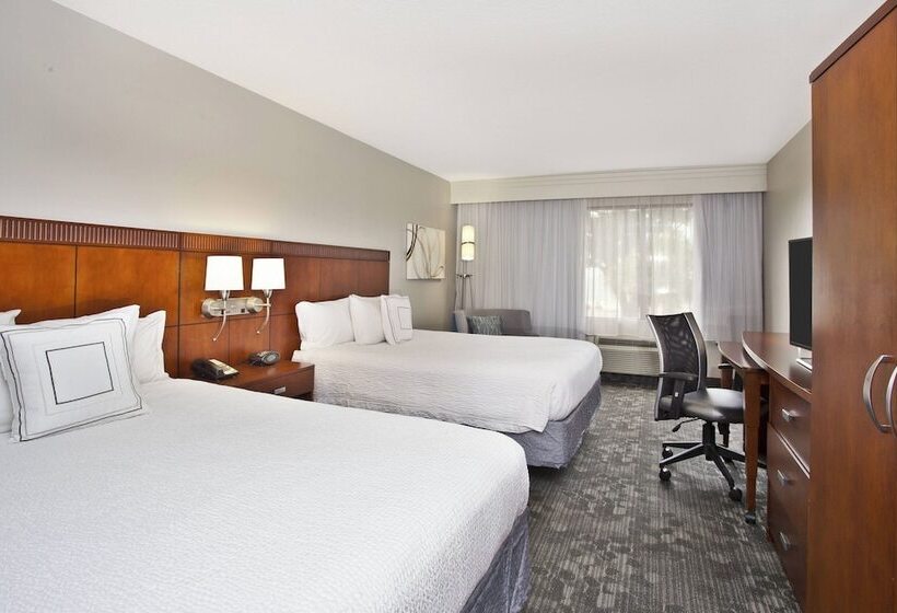 Номер Стандарт 2 Двуспальные Кровати, Courtyard By Marriott Gulfport Beachfront