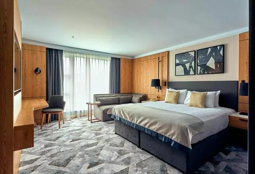 キングサイズベッドのスタンダードルーム, Crowne Plaza Marlow, An Ihg