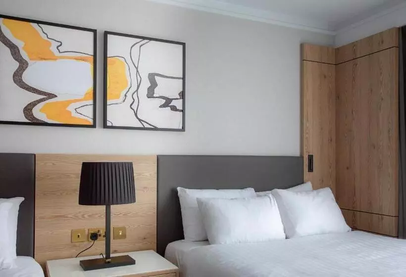 ２ダブルベッドのスタンダードルーム, Crowne Plaza Marlow, An Ihg