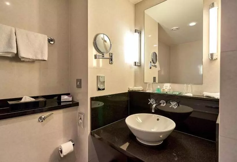 ２ダブルベッドのスタンダードルーム, Crowne Plaza Marlow, An Ihg
